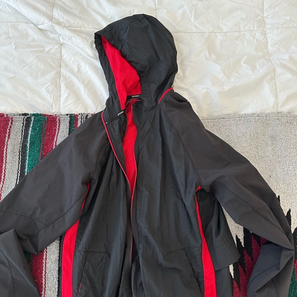 Red and black Russell rain jacket, size M - Picture 4 of 4